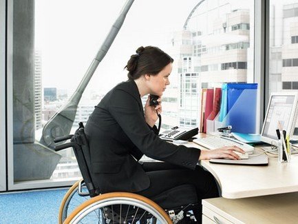 Инвалиды должны приниматься на работу без испытательного срока