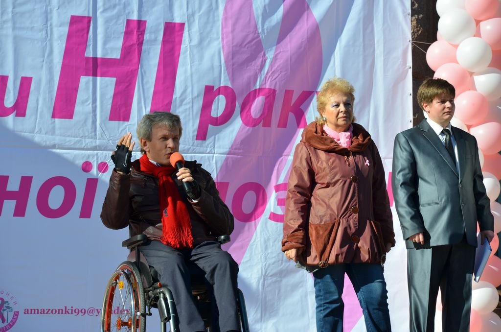Вулицями Києва пройшов марш "Всім світом проти раку"