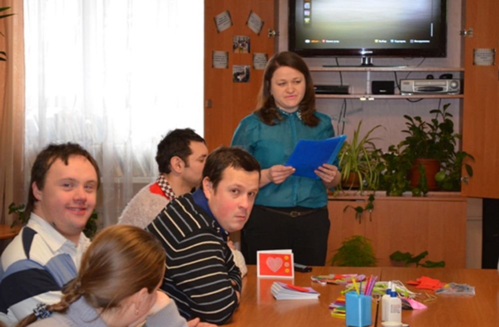 В обласній бібліотеці ім. К.А. Тімірязєва молодих людей із функціональними обмеженнями вчили спілкуватись «мовою квітів»