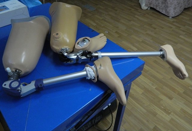 У Черкасах безкоштовно виготовляють протези для людей з інвалідністю
