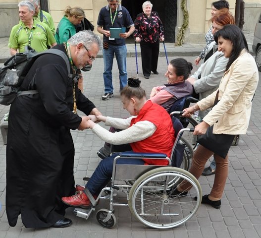 Канадські благодійники передали для українців з особливими потребами інвалідні візки