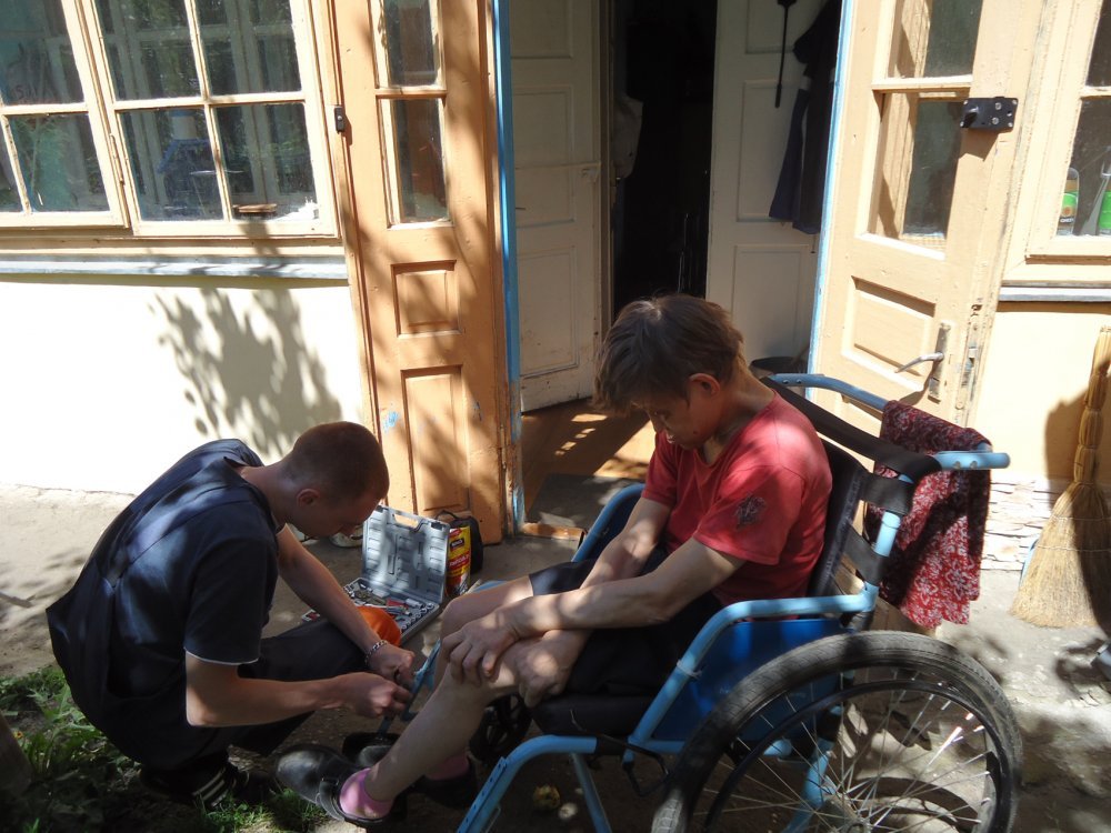 «Турбота» надає послуги з безкоштовного ремонту інвалідних візків