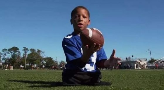 "Маленький воїн": 9-річний хлопчик, який народився без ніг, став чемпіоном з реслінгу