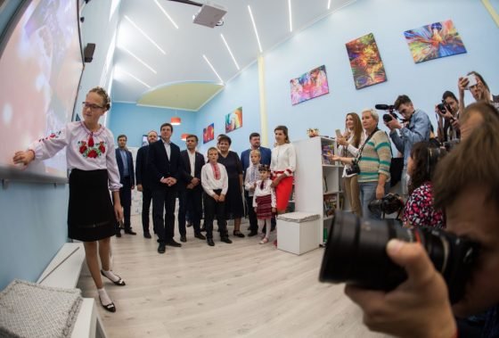 У Житомирі Марина Порошенко відкрила новостворену Медіатеку