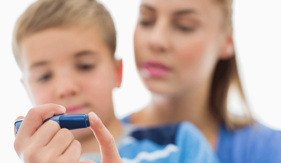 «Солодкі діти»: з чим стикаються батьки хворих на діабет та як змінюється їхнє життя