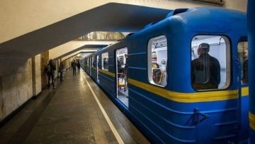 Льготники в киевском метро вновь переходят на "Карточку киевлянина"