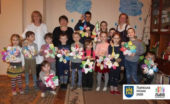 У Львові для дітей з порушенням слуху та їх сімей провели арт-терапію та майстер-клас із розвитку дрібної моторики
