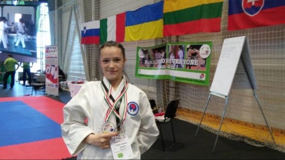 "Перемогти себе": 18-річна українка з ДЦП виборює медалі на світових чемпіонатах з пара-карате