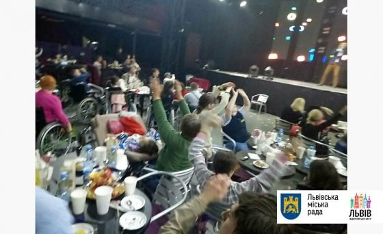 Для молоді з інвалідністю у Львові провели розважально-інтелектуальну вечірку