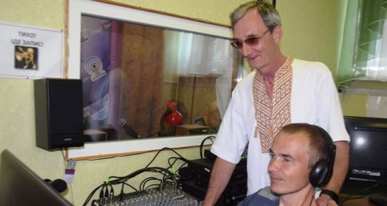 На Кіровоградщині чоловік з інвалідністю допомагає почути «Голос Петрівщини»