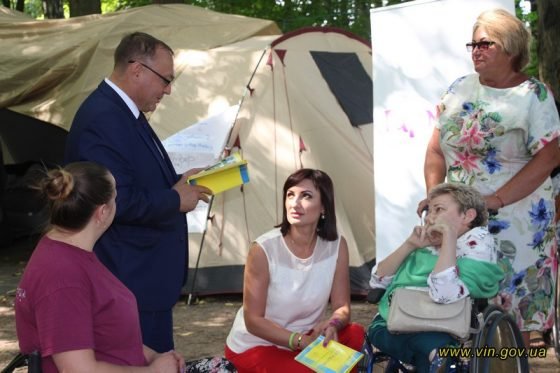 На Вінниччині, під гаслом «Час для подорожей», розпочав роботу незвичний наметовий табір для людей з інвалідністю
