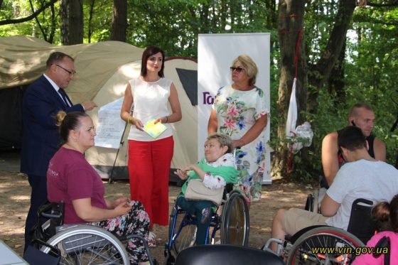 На Вінниччині, під гаслом «Час для подорожей», розпочав роботу незвичний наметовий табір для людей з інвалідністю