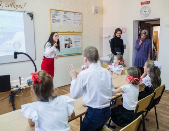 Марина Порошенко відкрила новий Петриківський інклюзивно-ресурний центр та привітала освітян Дніпропетровщини з професійним святом