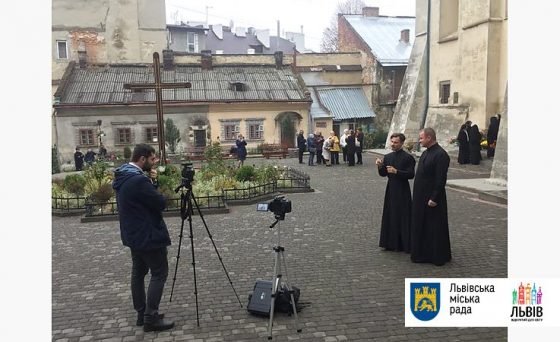 У Львові для людей з порушенням слуху знімають відео з поясненням Катехизму