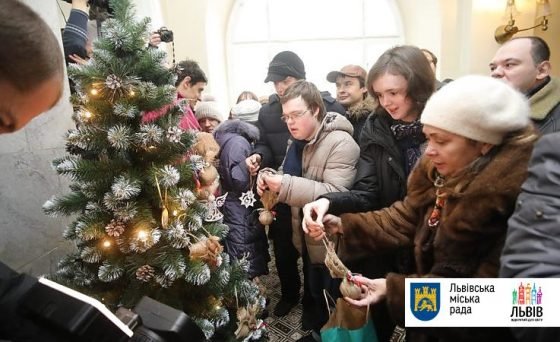 У Львівській міській раді відкрили особливу різдвяно-новорічну ялинку