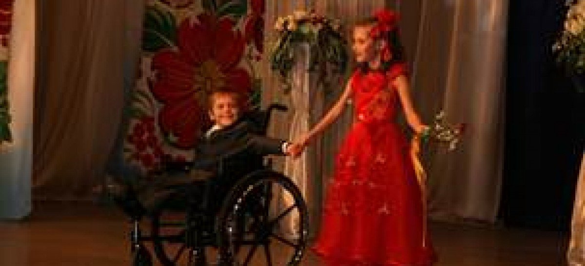 В Днепропетровске наградили самых талантливых детей-инвалидов