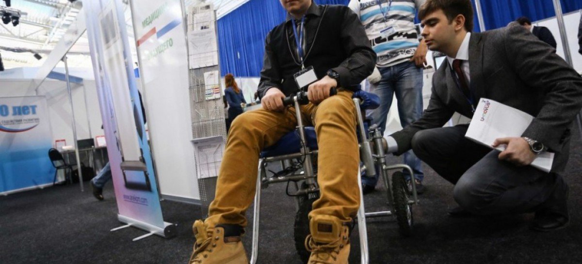 Ученые создали узкое кресло-трансформер для инвалидов