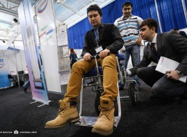 Ученые создали узкое кресло-трансформер для инвалидов