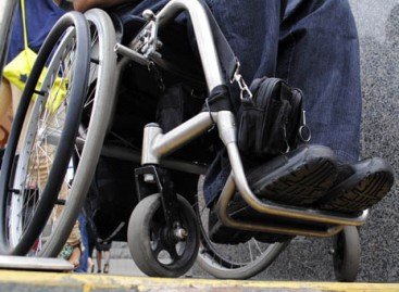 У київському аеропорту знущаються над людини з інвалідністюми