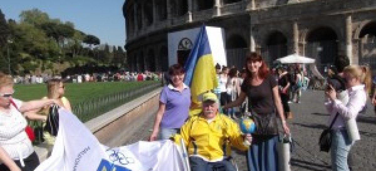 Українець на візку мандрує світом заради комфорту осіб з інвалідністю на Батьківщині