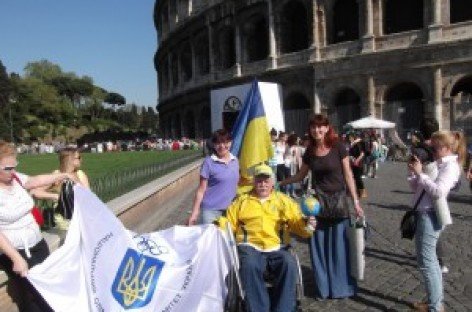 Українець на візку мандрує світом заради комфорту осіб з інвалідністю на Батьківщині