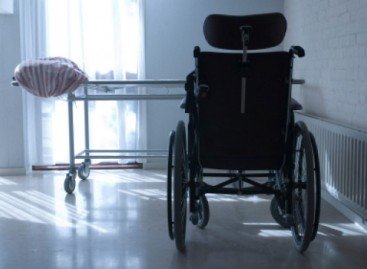 Інваліди з паралізованими ногами зможуть ходити за 20 тисяч доларів