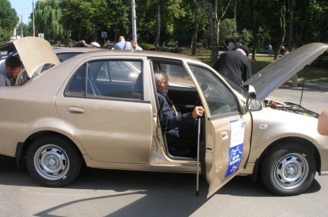 Мінсоцполітики розщедрилось на найдешевші китайські автомобілі для осіб з інвалідністю