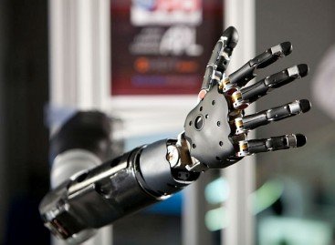 Новые бионические протезы будут передавать тактильные ощущения