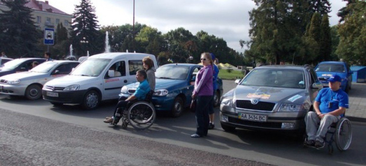 Луцьк приймав авторалі «Дорогами Волині 2013» серед осіб з інвалідністю-візочників (ФОТО)