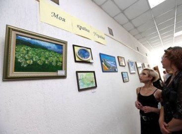 У Мінсоцполітики відкрилася виставка художніх робіт дітей та молоді з особливими потребами