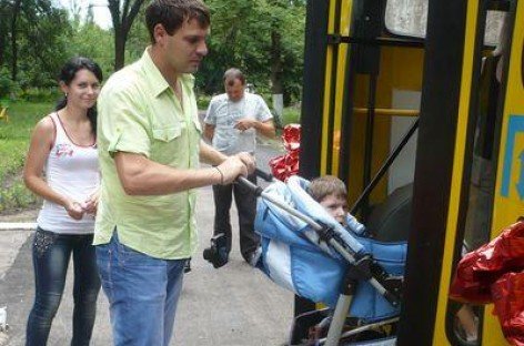 Енакиево. Горожане собрали деньги на автобус детям-инвалидам