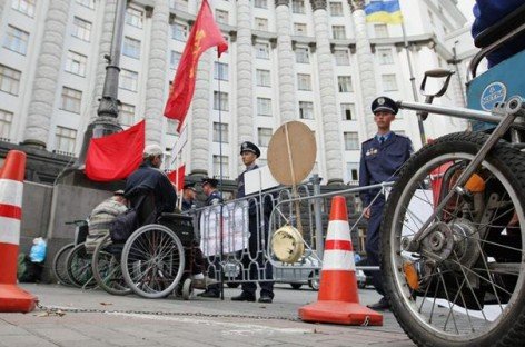 Шахтеры-инвалиды Донбасса не добились повышения соцвыплат от Королевской