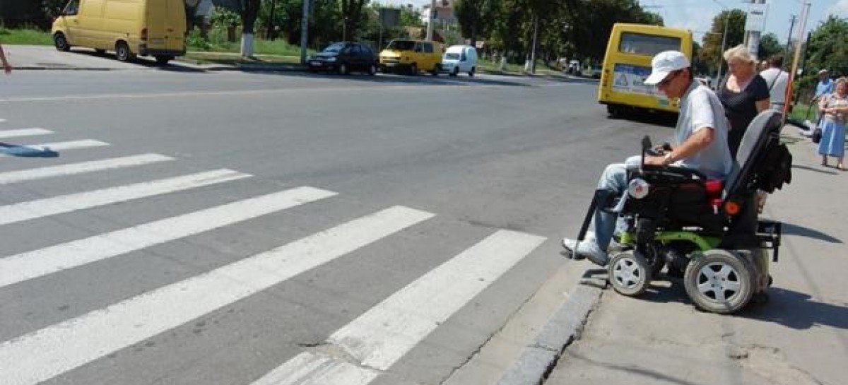 Заради осіб з інвалідністю в Івано-Франківську встановили 36 звукових світлофорів та хочуть, щоб “заговорив” транспорт