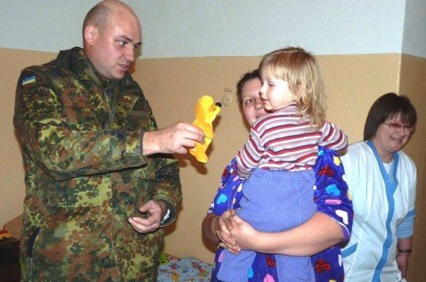 Офіцери Збройних Сил України взяли під опіку дітей, які лікуються у міській дитячій лікарні Слов’янська