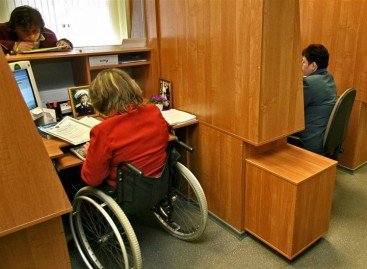 Позитивні та проблемні явища в працевлаштуванні осіб з інвалідністю