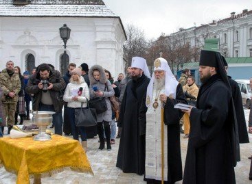 Мариупольцам пришла помощь из Киева от патриарха Филарета