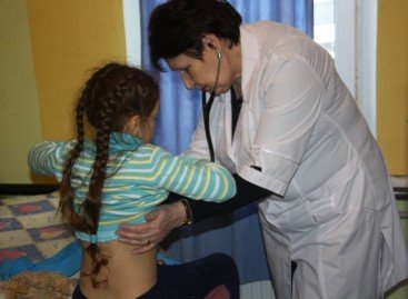 Лікарі НІССХ ім. М.Амосова обстежили групу дітей-переселенців, які проживають під Києвом