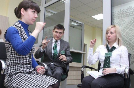 Співробітники Ощадбанку вивчають мову жестів