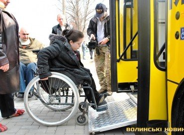 У Луцьку можна отримувати гроші, допомагаючи людини з інвалідністюм