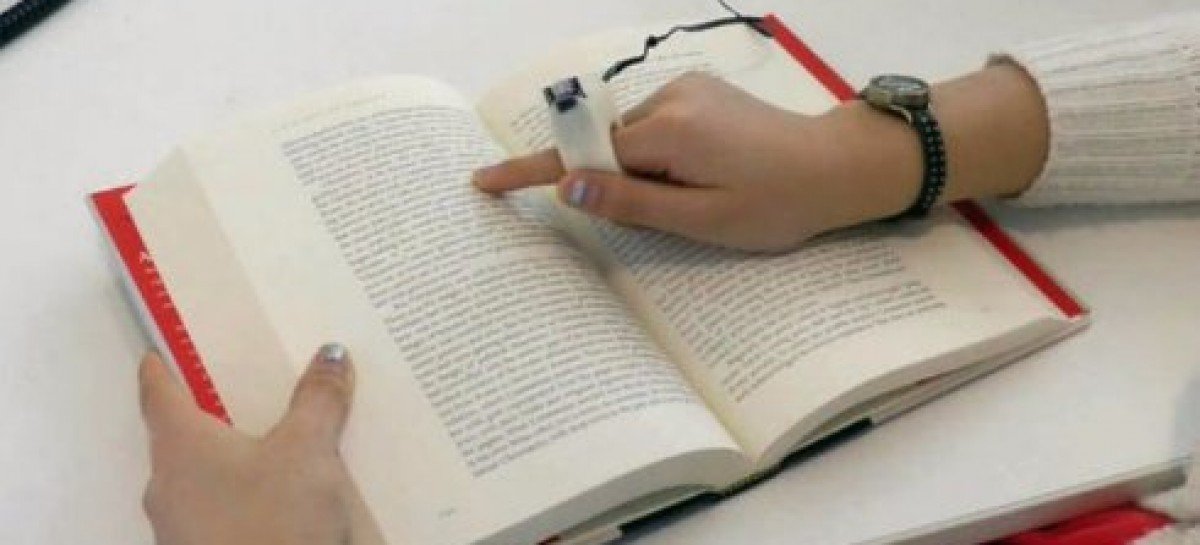 Создано устройство, благодаря которому слепые люди смогут читать