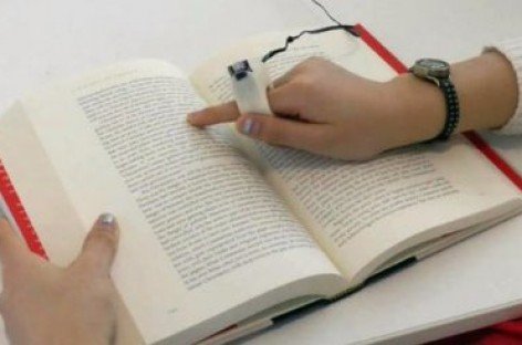 Создано устройство, благодаря которому слепые люди смогут читать