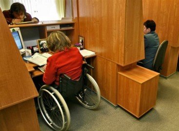 Депутати пропонують посилити відповідальність за працевлаштування осіб з інвалідністю