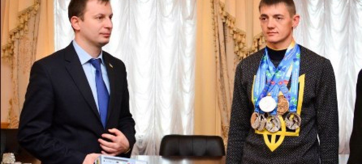 Степан Барна відзначив срібного призера Дефлімпіади-2015 Андрія Андріїшина