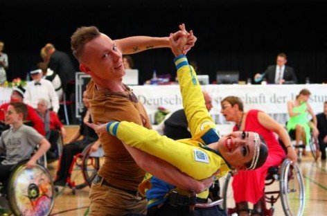 Українські танцюристи стали першими на міжнародному турнірі зі спортивних танців на візках