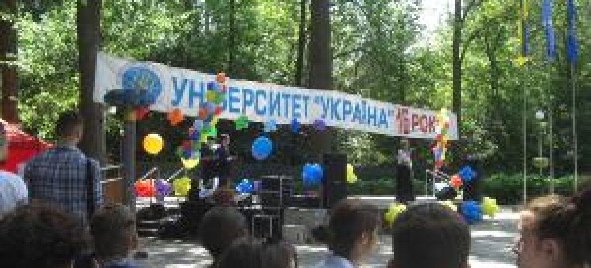 Фестиваль творчості «Сяйво надій» в університеті «Україна»