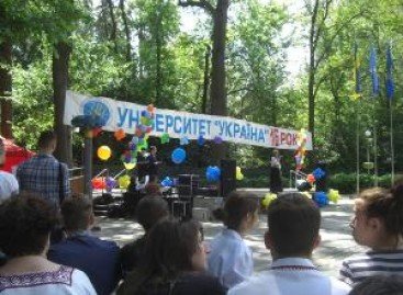 Фестиваль творчості «Сяйво надій» в університеті «Україна»