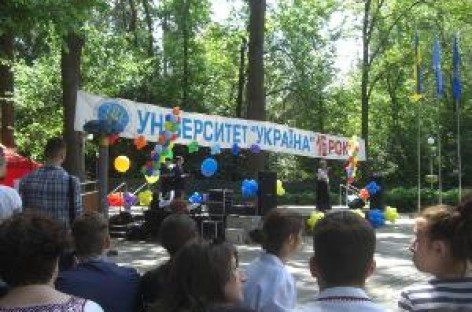 Фестиваль творчості «Сяйво надій» в університеті «Україна»