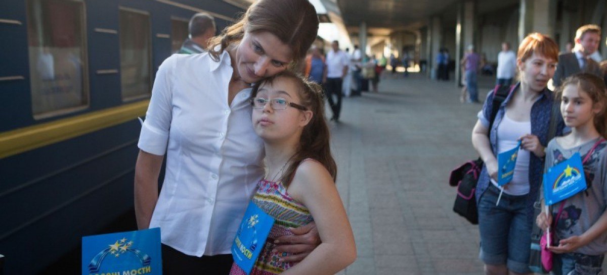 Марина Порошенко допомогла талановитій дівчинці з синдромом Дауна поїхати на міжнародний фестиваль творчості
