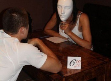 Молодь Луцька влаштовує побачення у масках, аби допомогти онкохворим дітям