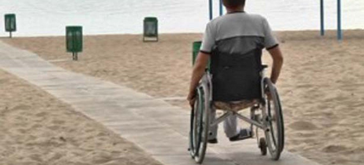 На Жданівському пляжі відкрили зону для осіб з інвалідністю